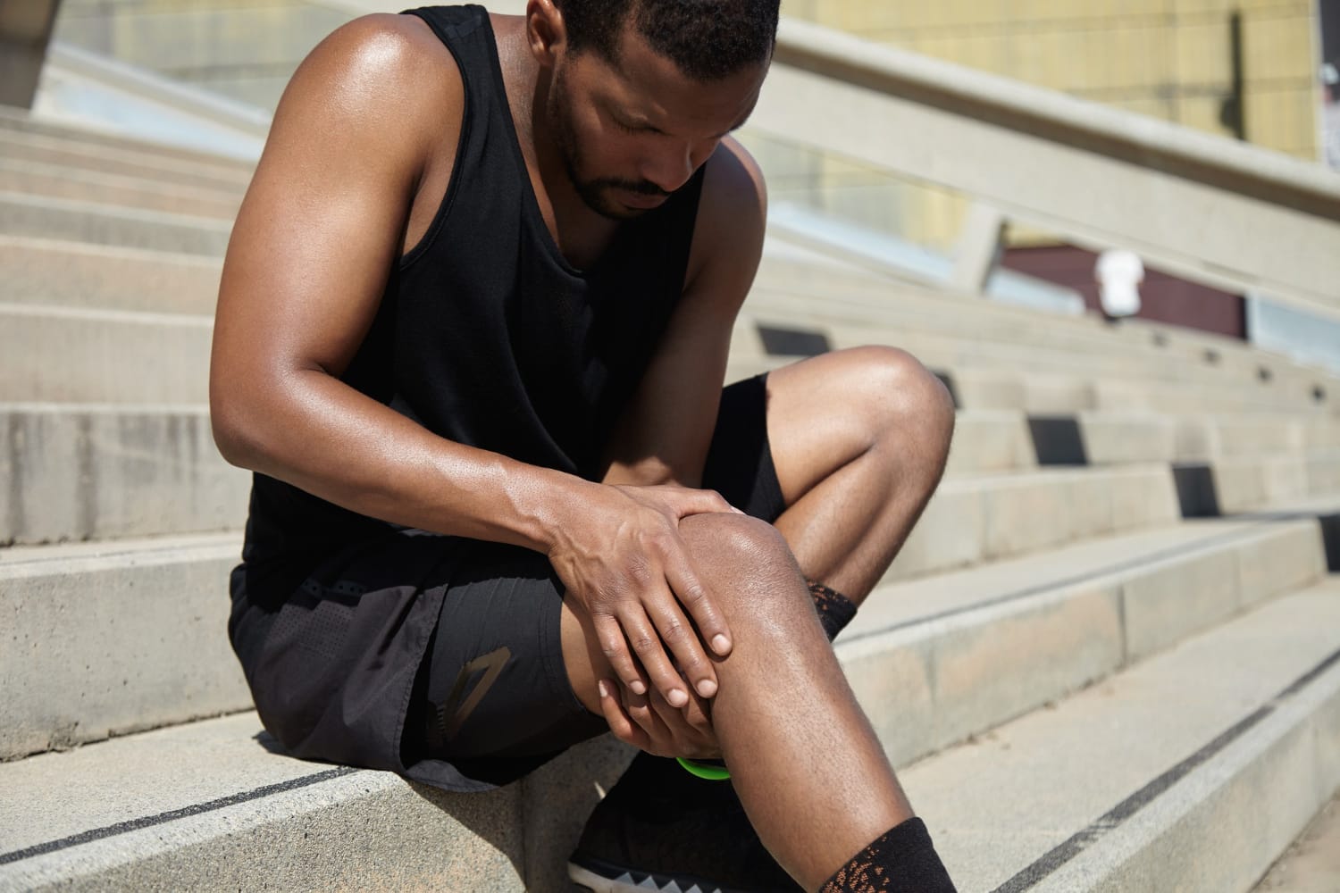 You are currently viewing Joint Pain in Men: 10 Early Warning Signs You Need to Know